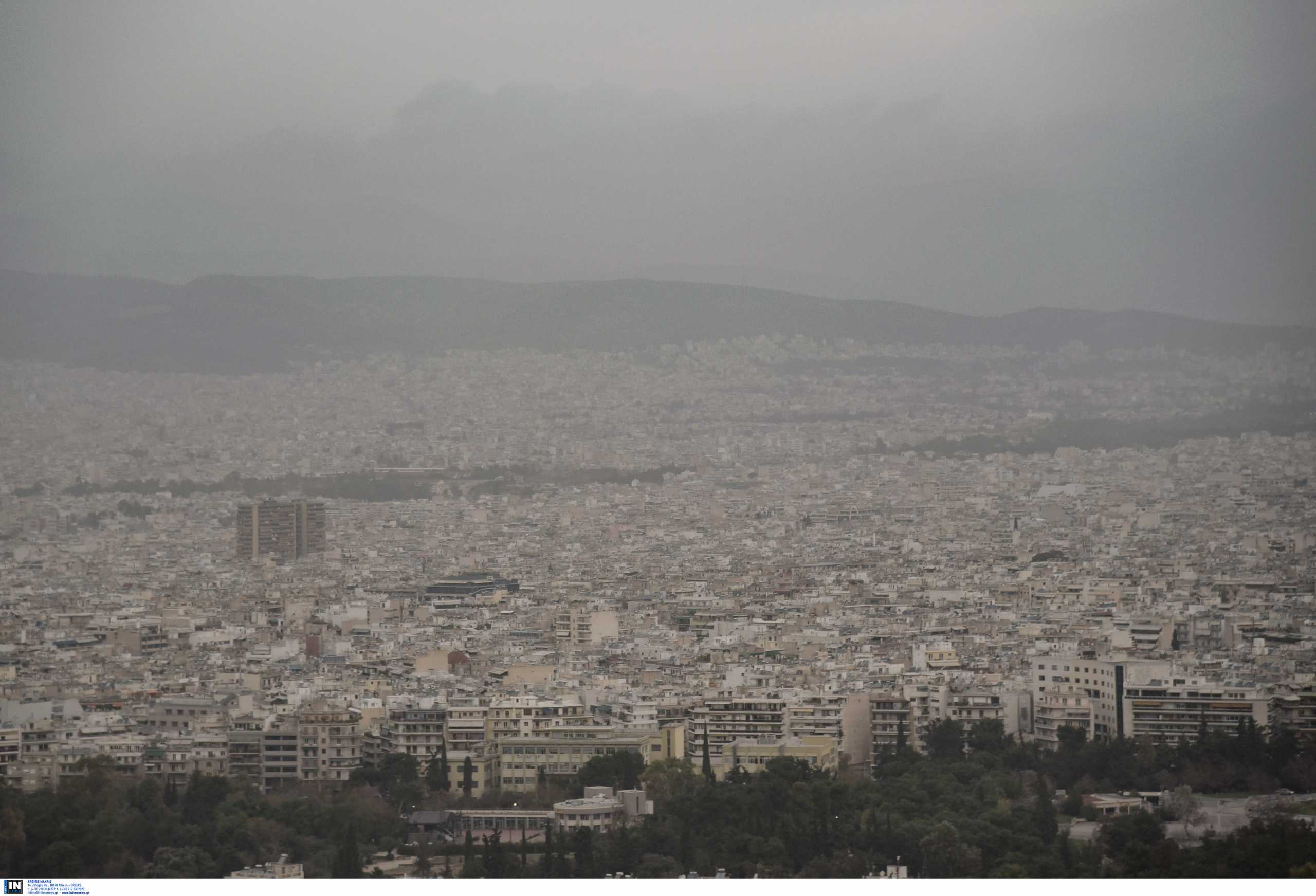 Καιρός: Η σκόνη επιστρέφει – Ισχυροί άνεμοι και λασποβροχές