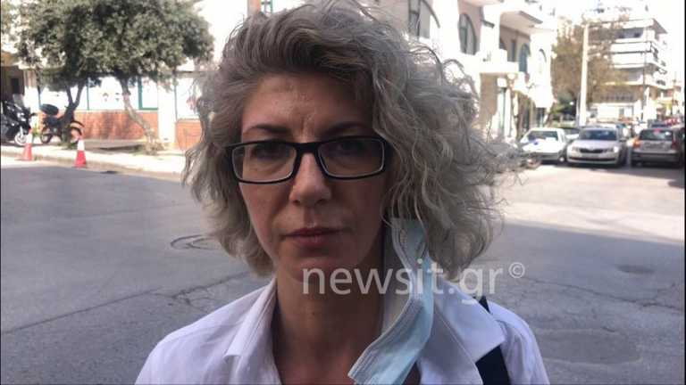 Θεσσαλονίκη: Μητέρα μήνυσε λυκειάρχη γιατί δεν άφηνε τον γιο της να μπει στο σχολείο χωρίς self test (video)
