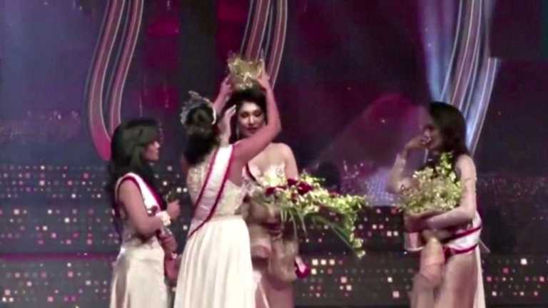 Σρι Λάνκα: Συλλήψεις για μαλλιοτράβηγμα σε καλλιστεία – Την τραυμάτισαν επί σκηνής όταν της πήραν το στέμμα (vid)