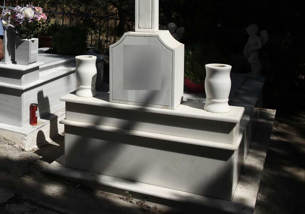 Μεγάλη εβδομάδα ξήλωσαν 45 καντήλια και θυμιατά από τάφους στη Θεσσαλονίκη