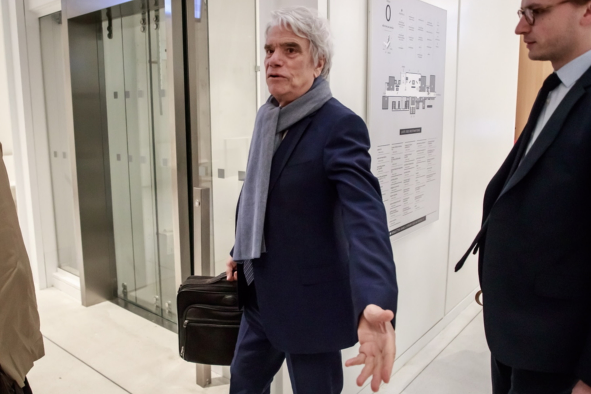 epa07484438 French tycoon Bernard Tapie (C)  arrives at the Tribunal de Paris courthouse for the last day of his trial, in Paris, France, 04 April 2019. French businessman Bernard Tapie goes on trial over a compensation of 404 million euros in 2008, to settle a long-running legal dispute following a fraught 1993 corporate deal regarding the sale of his sportswear company Adidas. The case involves Christine Lagarde, now head of the International Monetary Fund (IMF) but at the time Finance minister of Nicolas Sarkozy's government, and her former chief of staff, Stephane Richard, now chief executive of Orange, among others.  EPA