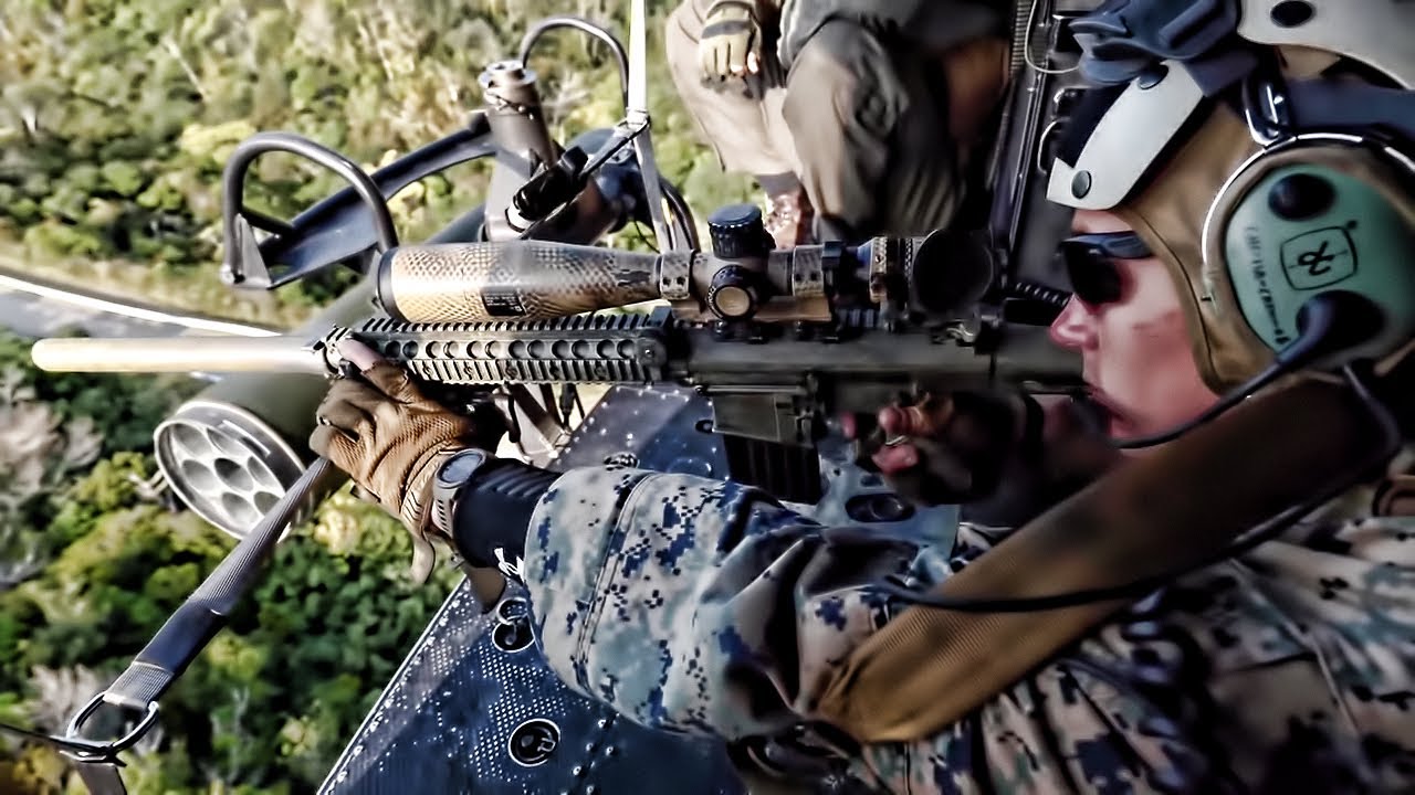 Εντυπωσιακές βολές ελεύθερου σκοπευτή μέσα από ελικόπτερο! (video)