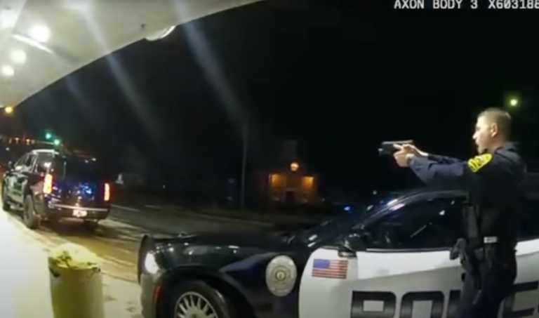 Βιρτζίνια: Αποπέμφηθηκε ο ένας αστυνομικός για την απρόκλητη επίθεση σε αφροαμερικανό σε έλεγχο της τροχαίας (video)