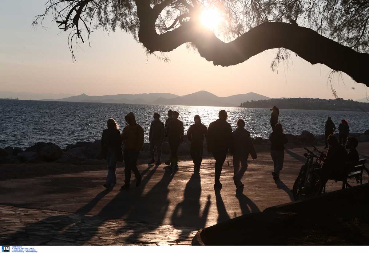 Κορονοϊός: 1.525 νέα κρούσματα μόνο στην Αττική – «Πνίγονται» Θεσσαλονίκη, Αχαΐα και Κοζάνη