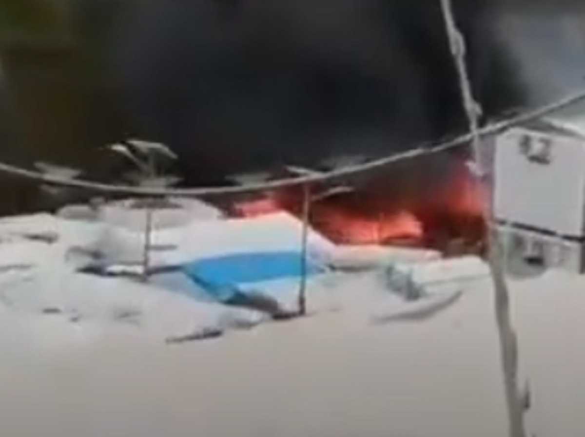 Χίος: Καταστροφές από μεγάλη φωτιά στον καταυλισμό της ΒΙΑΛ – Τι δείχνουν τα πρώτα στοιχεία (video)