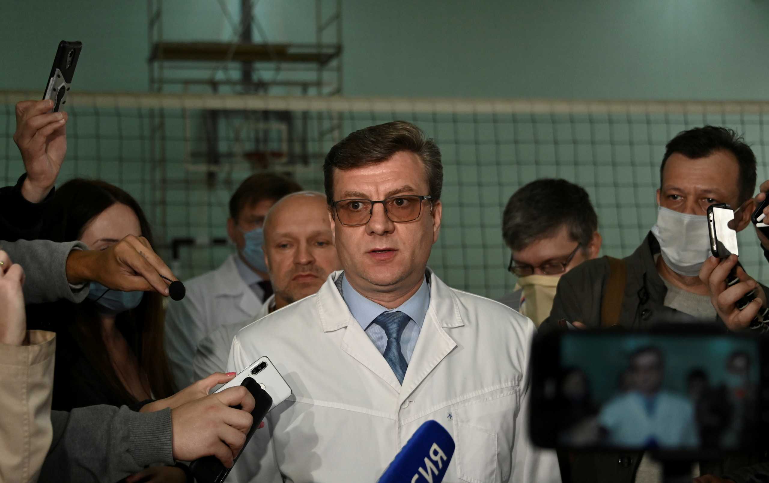 FILE PHOTO: Alexander Murakhovsky, chief doctor of a hospital, where Alexei receives medical treatment, speaks with the media in Omsk, Russia August 21, 2020. Alexei Navalny began feeling ill, en route from Tomsk to Moscow, on a plane which made an emergency landing in Omsk due to his serious condition. REUTERS