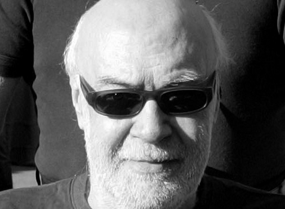 Φωτογραφία αρχείου που εικονίζει τον ηθοποιό Ανδρέα Μπάρκουλη στην κηδεία του δημοφιλούς ηθοποιού Σταύρου Παράβα, στο νεκροταφείο της Καισαριανής, Τετάρτη 17 Σεπτεμβρίου 2008. Την τελευταία του πνοή, άφησε σήμερα, στο νοσοκομείο Αγία Όλγα, ο Ανδρέας Μπάρκουλης. Ο μεγάλος ηθοποιός νοσηλευόταν με  σοβαρή λοίμωξη του αναπνευστικού και καρδιακή ανεπάρκεια. Ο Ανδρέας Μπάρκουλης  υπήρξε ένας από τους πιο αγαπητούς ηθοποιούς αλλά και εμβληματικός ζεν πρεμιέ του ελληνικού κινηματογράφου. Τρίτη 23 Αυγούστου 2016. ΑΠΕ-ΜΠΕ
