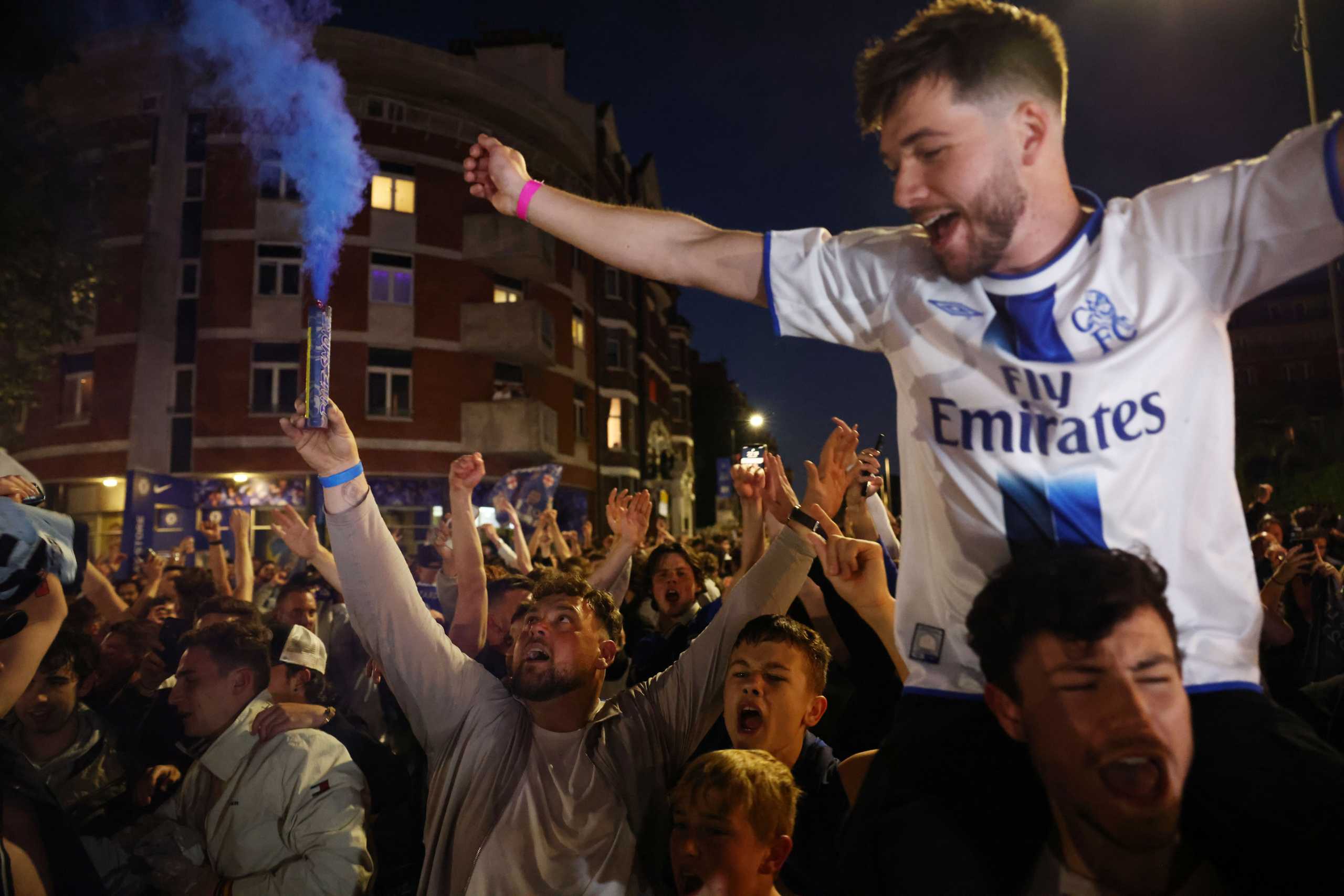 Soccer Football - Champions League - Fans in London after the Champions League Final Manchester City v Chelsea - London, Britain - May 29, 2021 Chelsea fans celebrate after winning the Champions League REUTERS