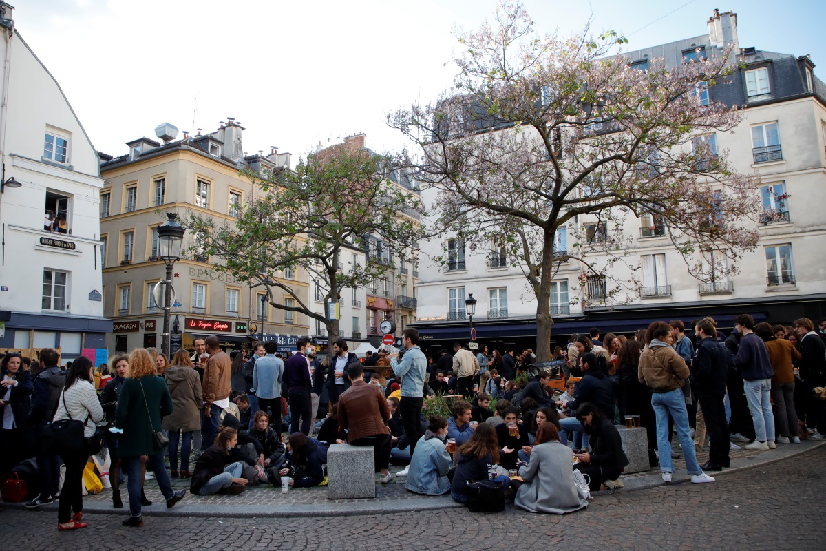 Μετάλλαξη Όμικρον: Εντοπίστηκαν οκτώ πιθανά κρούσματα στη Γαλλία