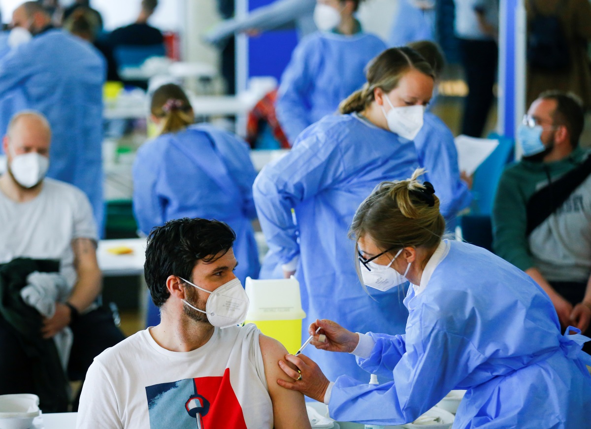 Κορονοϊός: «Όχι» από το ΕΔΑΔ σε προσφυγή 672 Γάλλων πυροσβεστών κατά της υποχρεωτικότητας του εμβoλιασμού