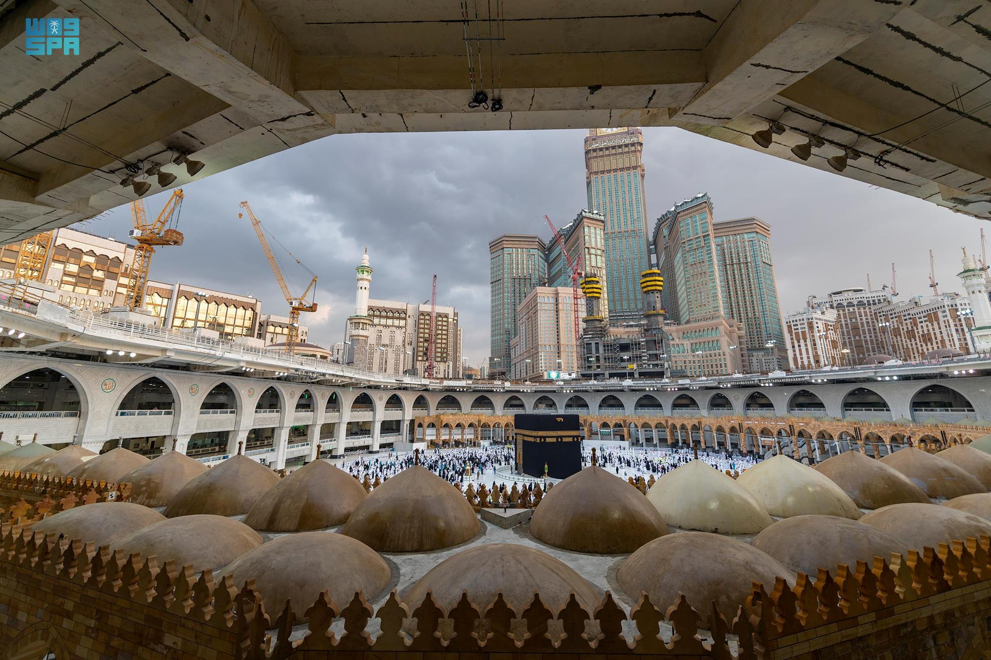 Muslims perform the Umrah in the last ten days of Ramadan, while maintaining social distancing due to coronavirus disease (COVID-19) pandemic, in the Grand Mosque, in the holy city of Mecca, Saudi Arabia, May 2, 2021. Saudi Press Agency