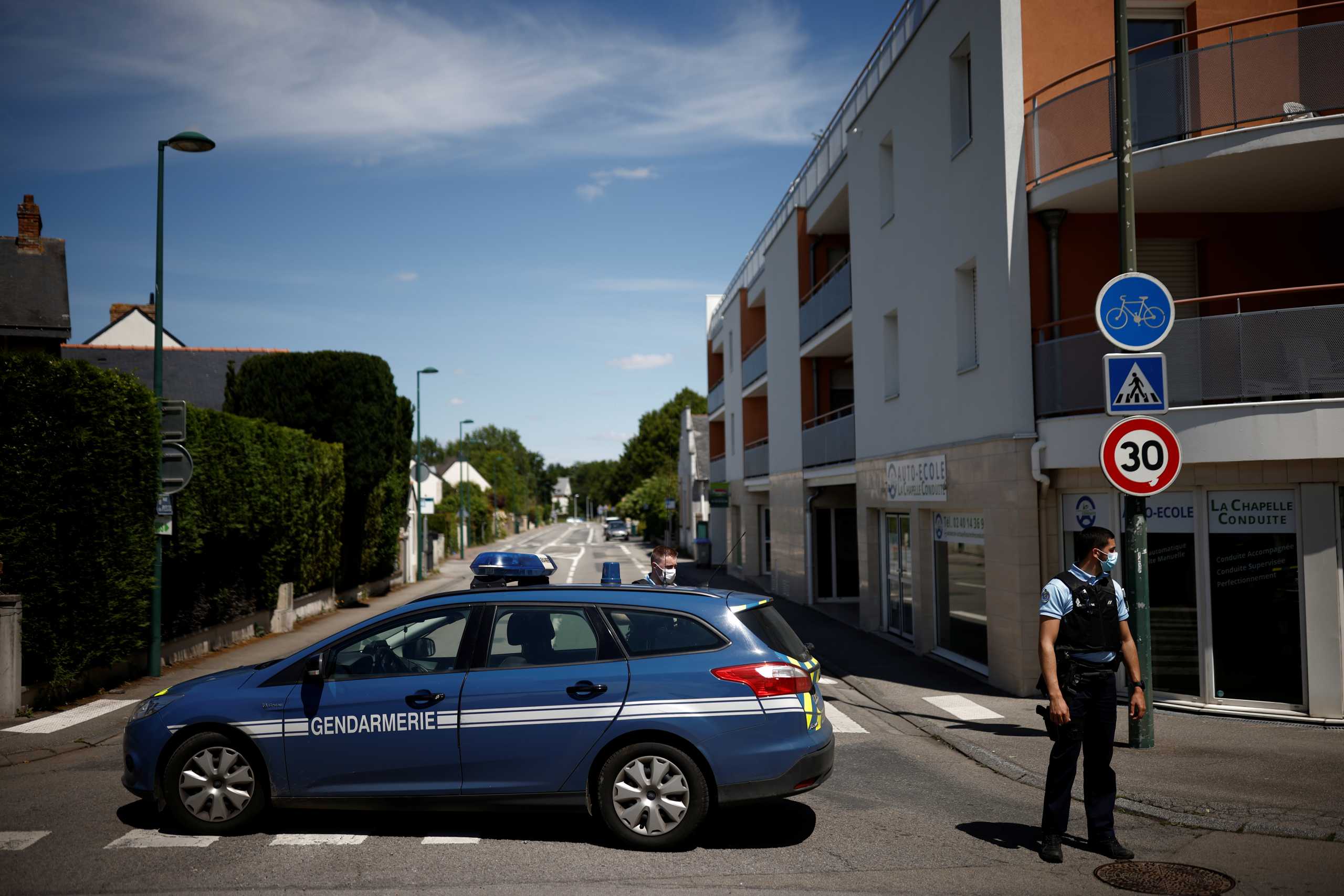 Γαλλία: Ένοπλος κρατά δυο γυναίκες στο Παρίσι – Θέλει να μιλήσει με τον υπουργό Δικαιοσύνης