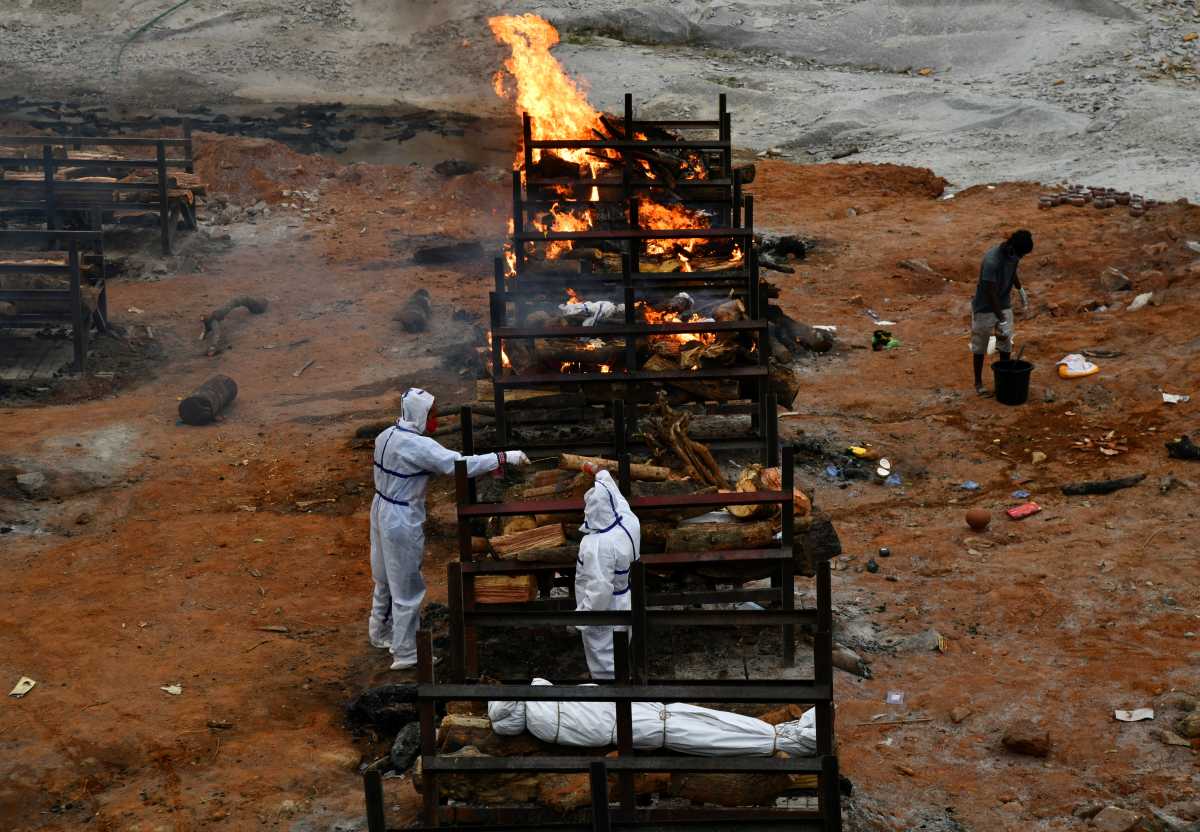 O κορονοϊός «ισοπεδώνει» την Ινδία: Πάνω από 300.000 κρούσματα για 12η ημέρα