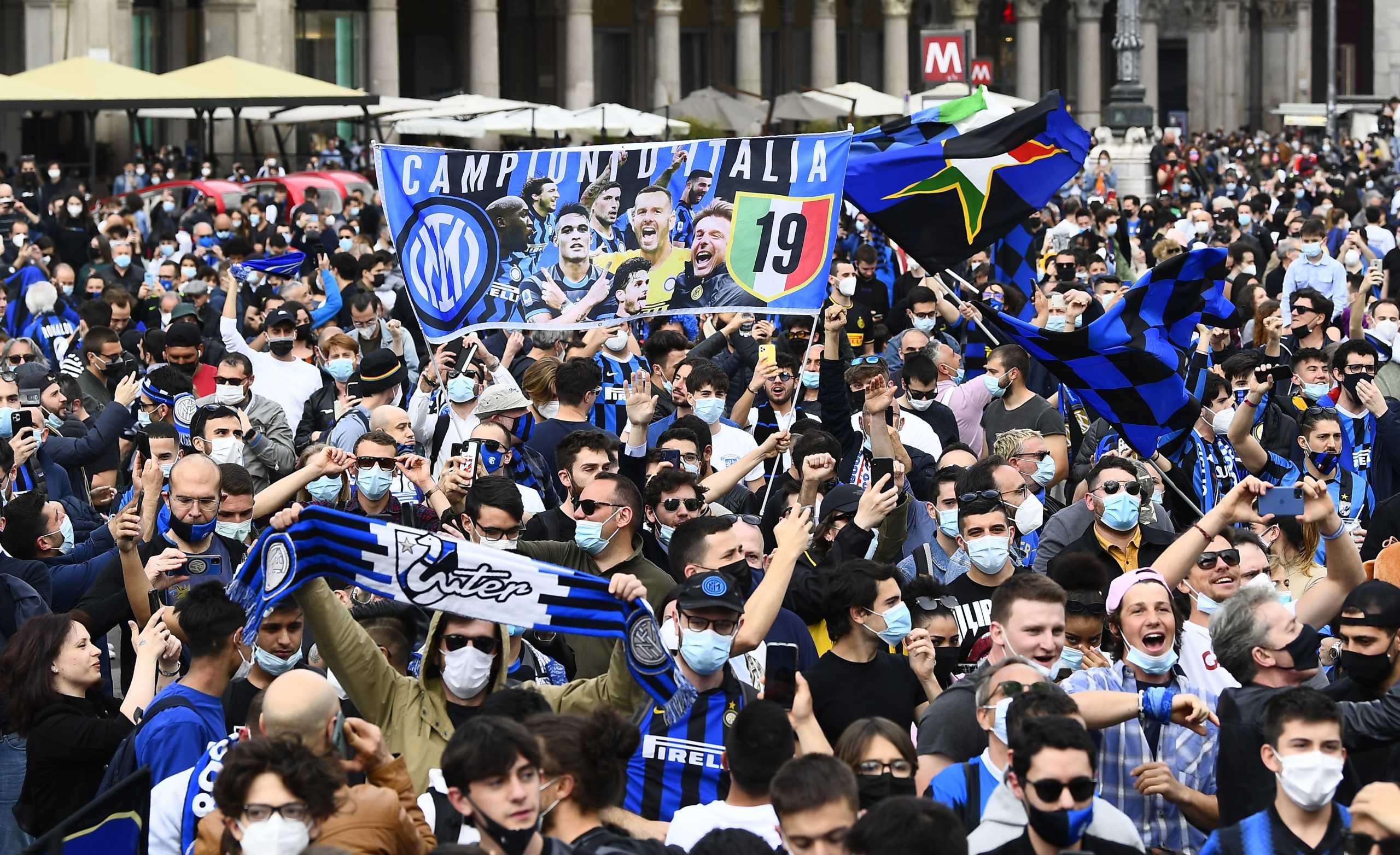 Soccer Football - Serie A - Inter Milan fans celebrate winning Serie A - Milan, Italy - May 2, 2021 Inter Milan fans celebrate winning Serie A outside the Duomo di Milano REUTERS