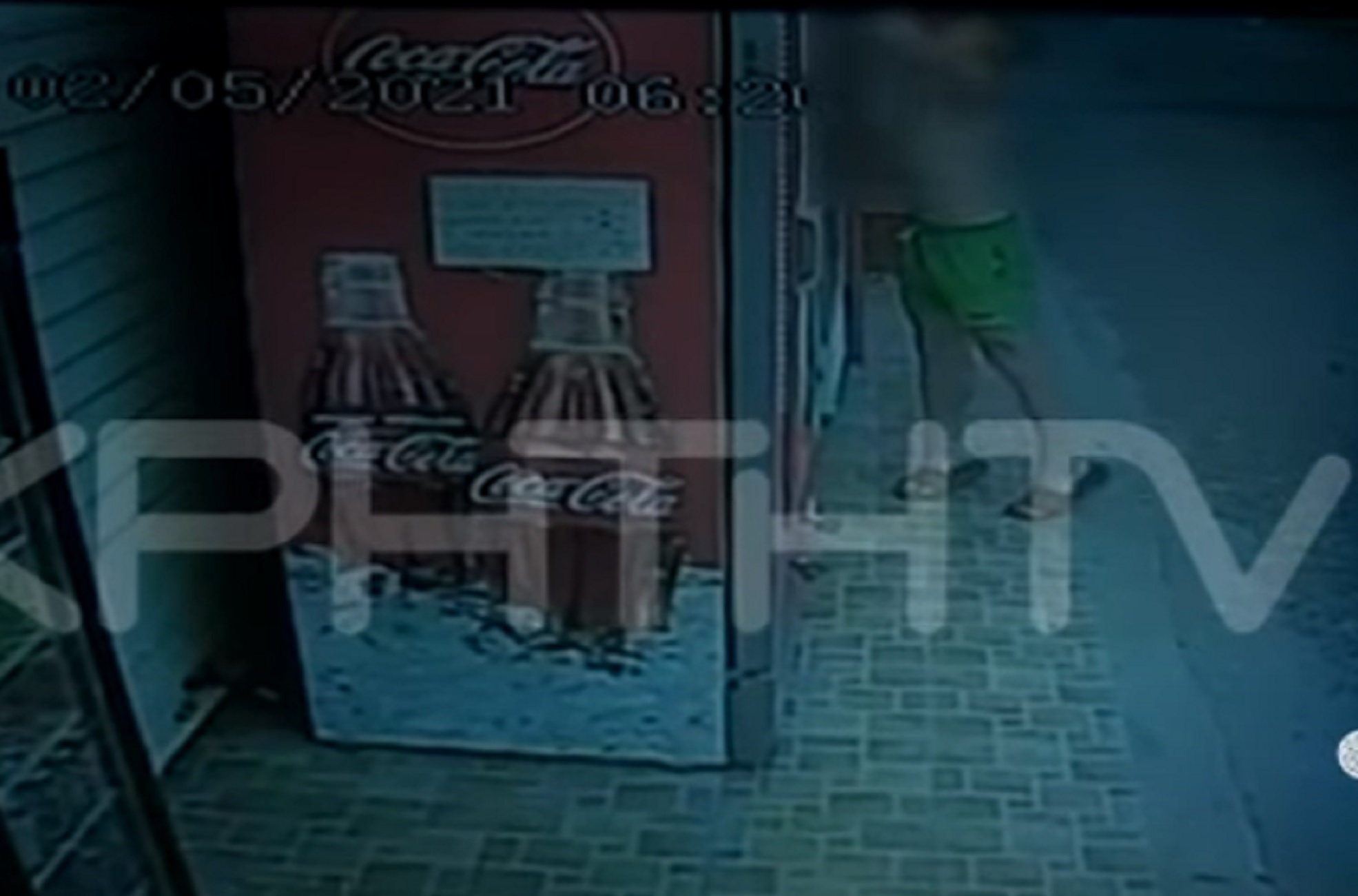 Κρήτη: Κλέφτες με παντόφλες – Το βίντεο ντοκουμέντο και η πασχαλινή ψυχρολουσία του θύματος (video)