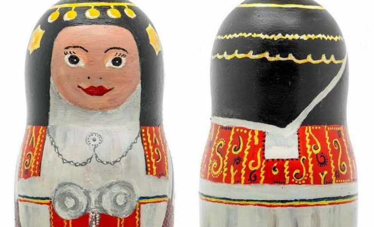 Ματριόσκα: Για πρώτη φορά η ρωσική κούκλα  έγινε Ελληνίδα (pics)