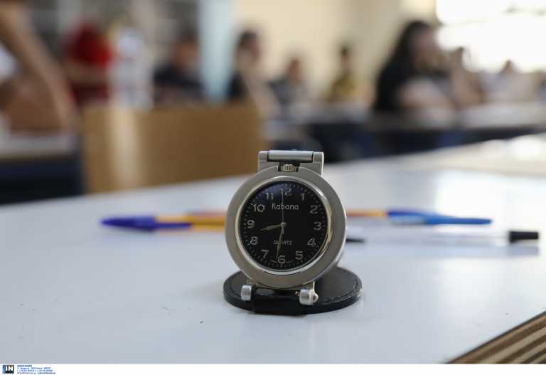 Πανελλήνιες 2021: Τι ισχύει με τα κινητά τηλέφωνα - Όσα πρέπει να γνωρίζετε