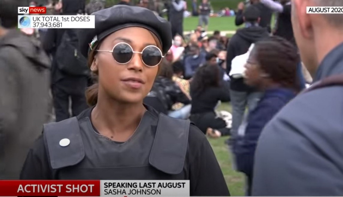 Βρετανία: Πυροβολήθηκε στο κεφάλι η γνωστή ακτιβίστρια του Black Lives Matters, Σάσα Τζόνσον (pics, vid)