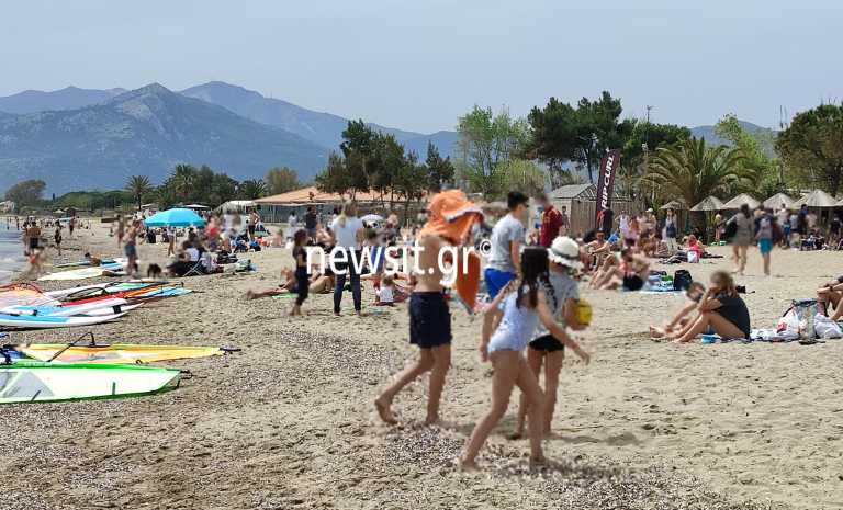 Πάσχα 2021: Μεγάλο Σάββατο στις παραλίες οι Αθηναίοι – Βουτιές, ρακέτες και ηλιοθεραπεία (pics)
