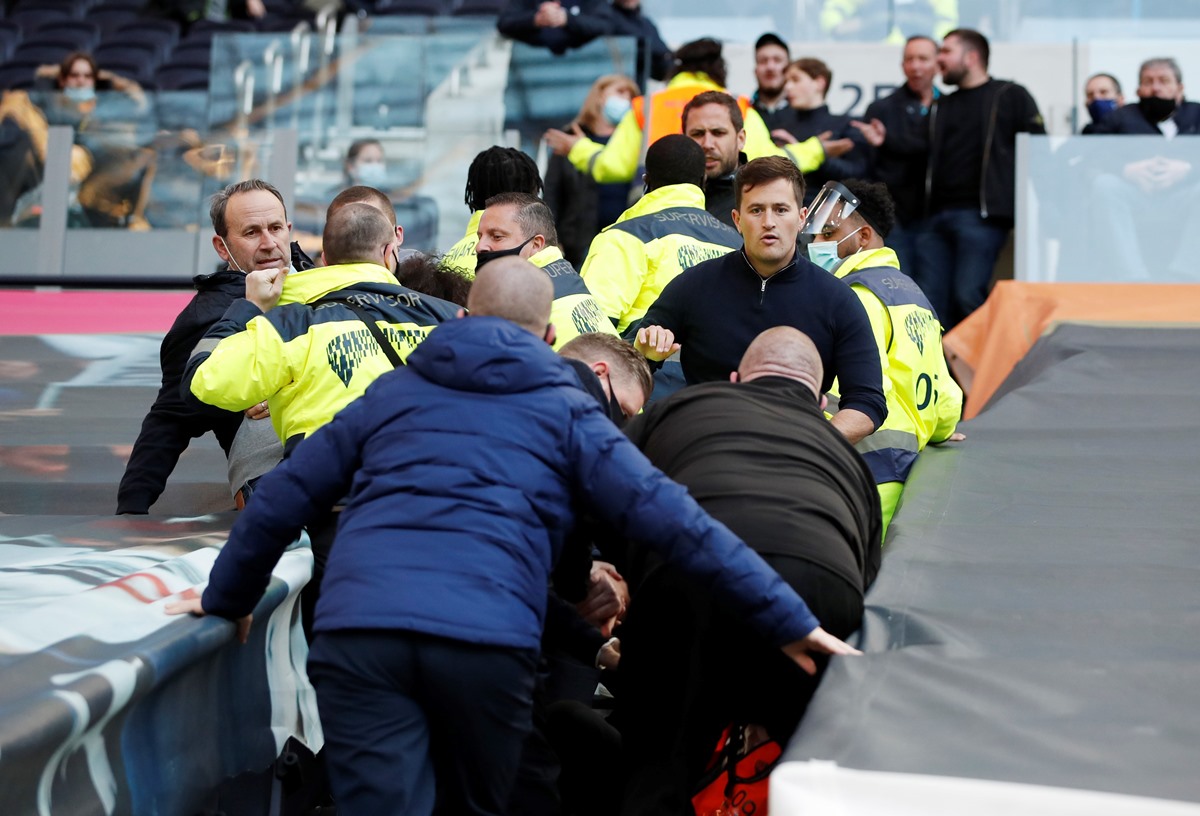 Soccer Football - Premier League - Tottenham Hotspur v Aston Villa - Tottenham Hotspur Stadium, London, Britain - May 19, 2021 Tottenham Hotspur fans clash with stewards after refusing to leave after the match Pool via REUTERS