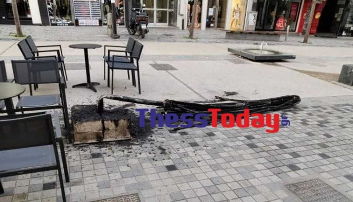 Θεσσαλονίκη: Εμπρηστική επίθεση σε καφετέρια – Σοκαρισμένο το προσωπικό (pics)