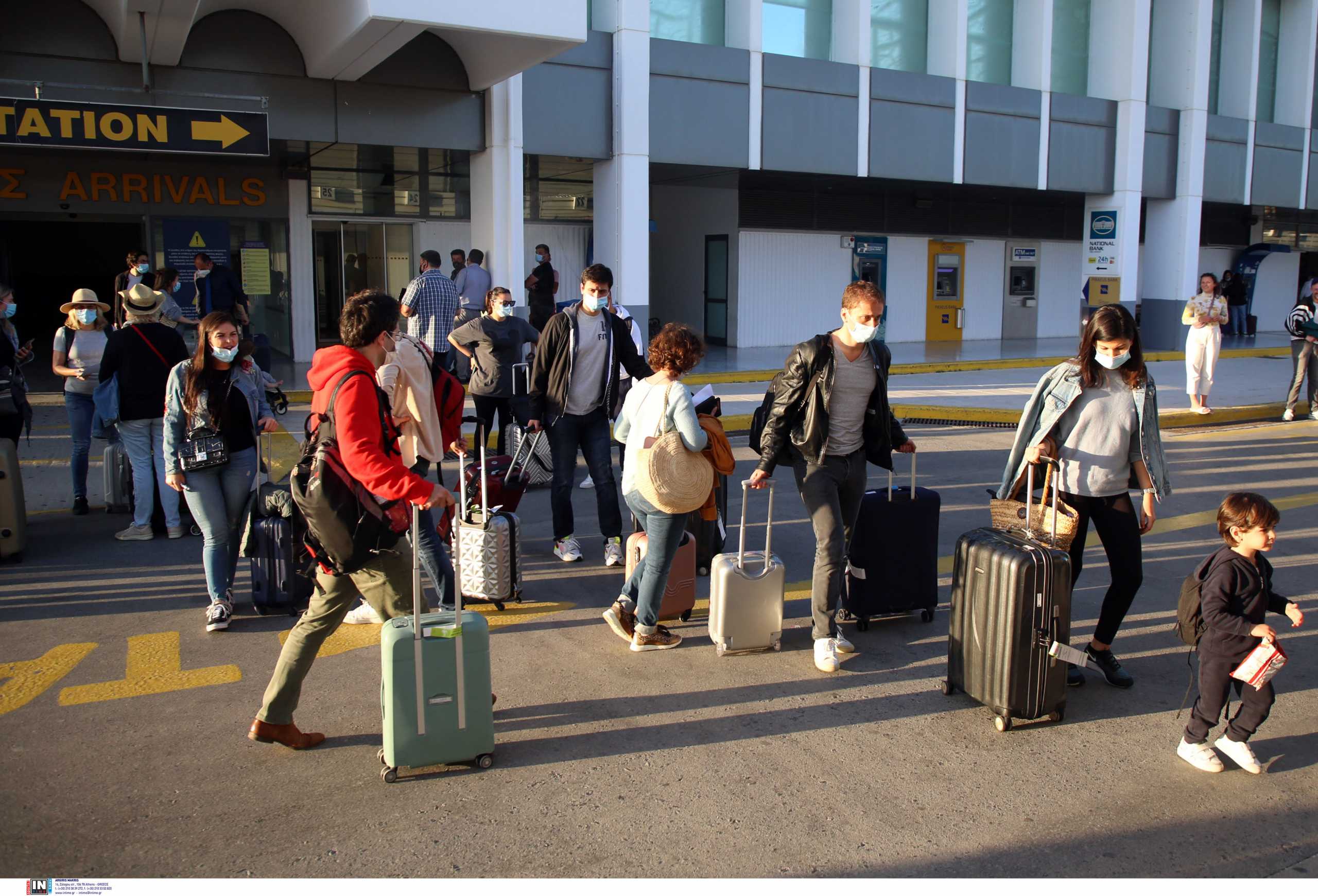 Τουρισμός: Άνοιξαν οι «πύλες»! Πως έρχονται οι ταξιδιώτες από λιμάνια, αεροδρόμια και χερσαία σύνορα