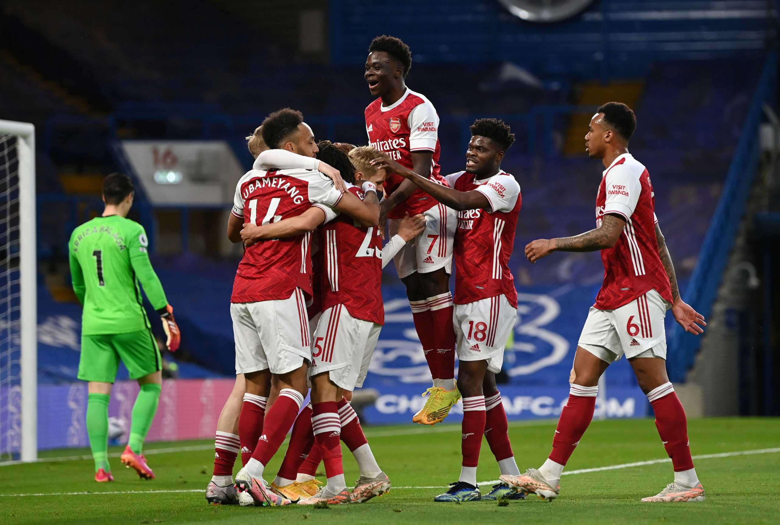 Soccer Football - Premier League - Chelsea v Arsenal - Stamford Bridge, London, Britain - May 12, 2021 Arsenal's Emile Smith Rowe celebrates scoring their first goal with teammates Pool via REUTERS
