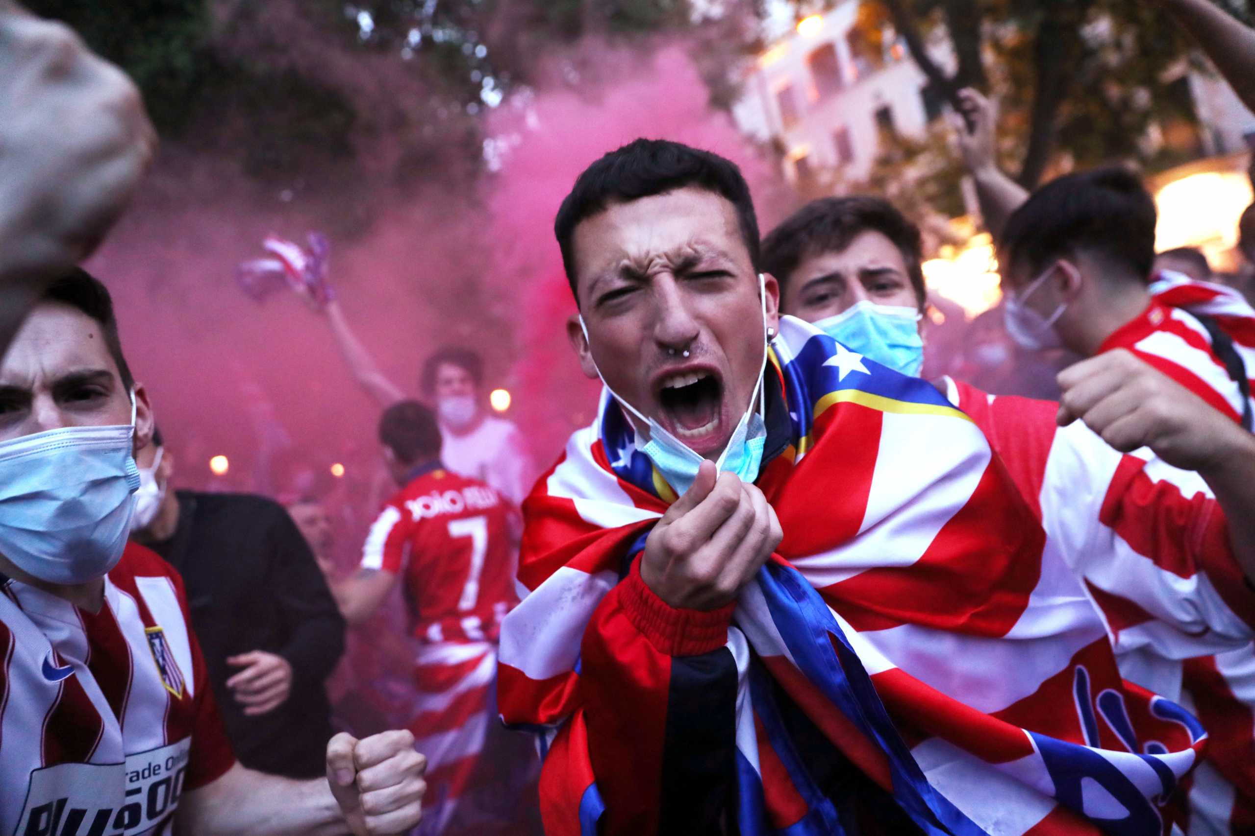 Soccer Football - Atletico Madrid fans celebrate winning La Liga - Madrid, Spain - May 22, 2021   Atletico Madrid fans celebrate winning La Liga   REUTERS