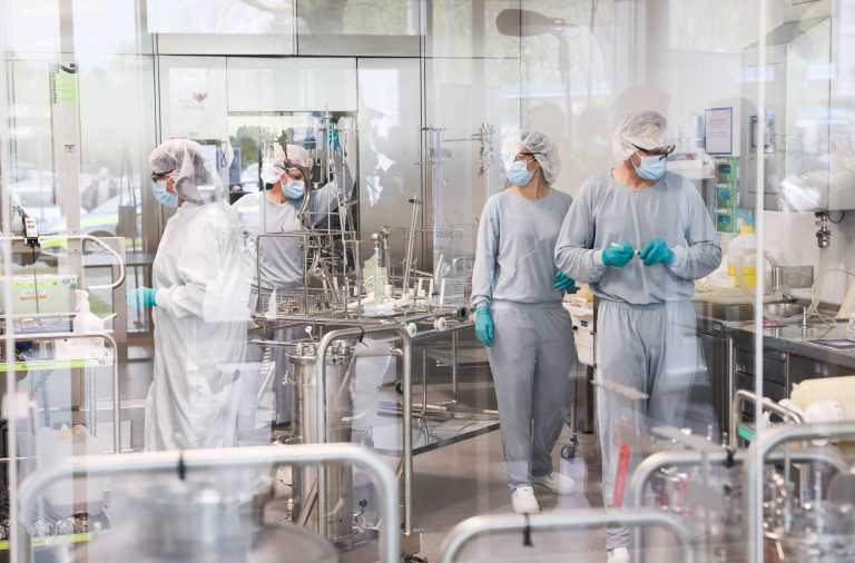Επεκτείνεται η BioNTech: Ανοίγει εργοστάσιο στη Σιγκαπούρη και θα παράγει εμβόλια για τον κορονοϊό