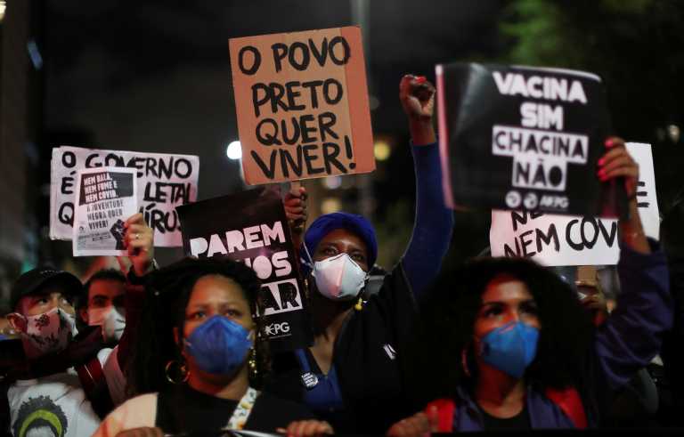 Βραζιλία: Χιλιάδες διαδήλωσαν κατά της αστυνομικής βίας και του ρατσισμού και μετά τη σφαγή σε φαβέλα (pics, vid)