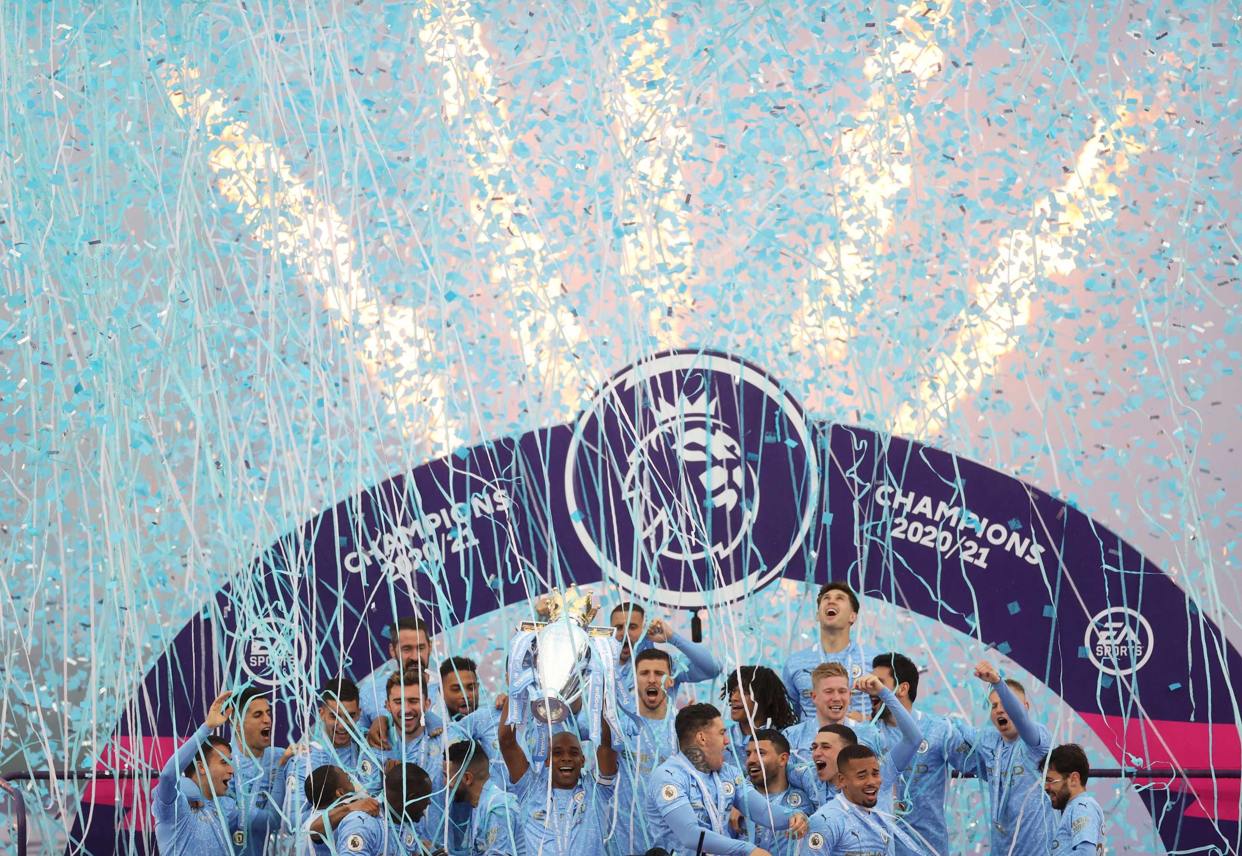 Soccer Football - Premier League - Manchester City v Everton - Etihad Stadium, Manchester, Britain - May 23, 2021 Manchester City's Fernandinho lifts the trophy as they celebrate winning the Premier League Pool via REUTERS