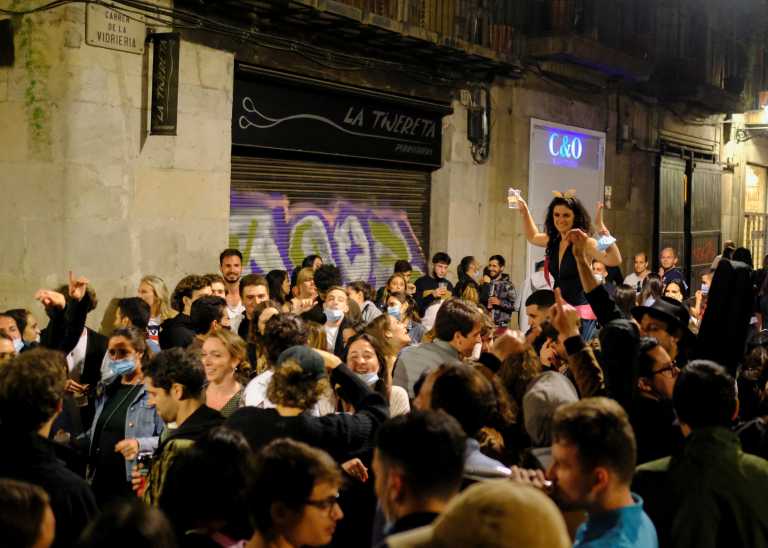 Η Βαρκελώνη ένα απέραντο… κορονοπάρτι! (pics, vid)