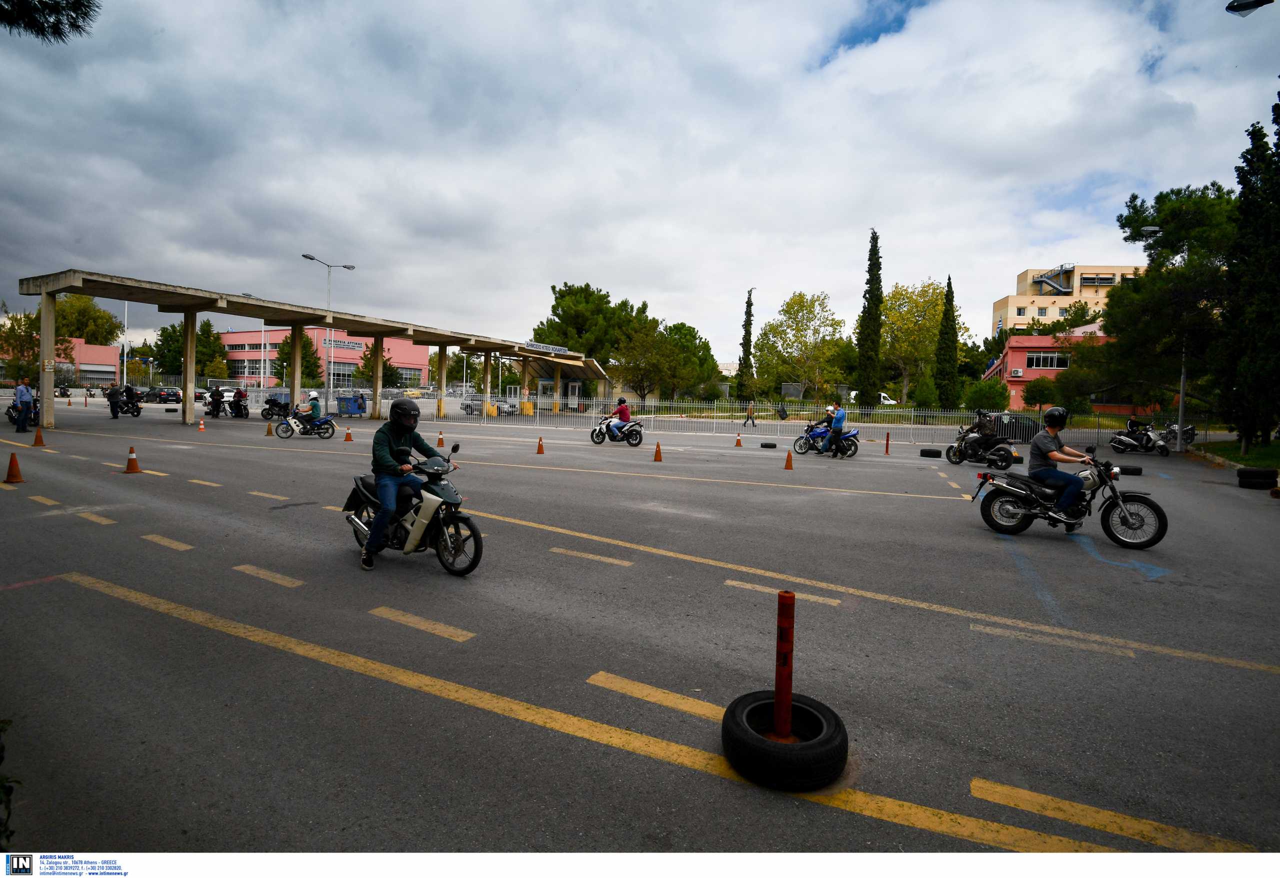 Διπλώματα οδήγησης: Εξετάσεις από τα 17, εξεταστής στο μπροστινό κάθισμα και κάμερες – Όλο το σχέδιο νόμου