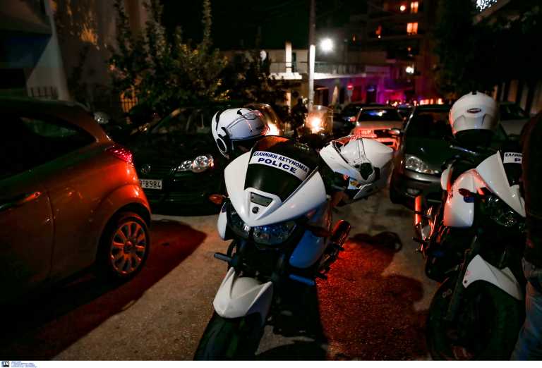 Πυγμάχος έδειρε τη μητέρα του και τραυμάτισε με γκλοπ αστυνομικό