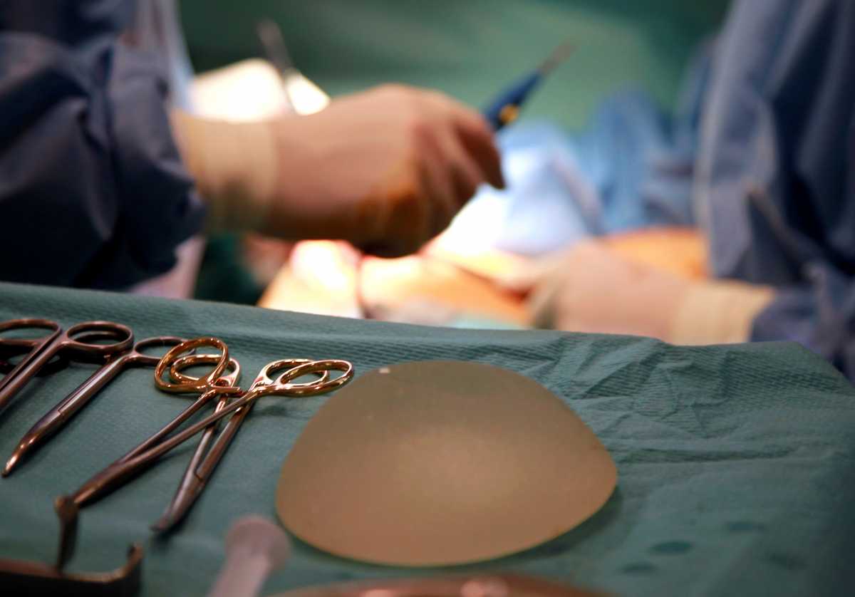 Γαλλία: Αποζημιώσεις στα χιλιάδες θύματα ελαττωματικών εμφυτευμάτων στήθους
