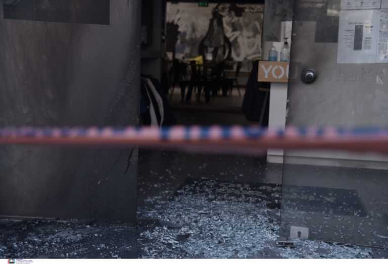 Τι κατέγραψαν οι κάμερες ασφαλείας από την εμπρηστική επίθεση στα καταστήματα της συζύγου του Νίκου Χαρδαλιά
