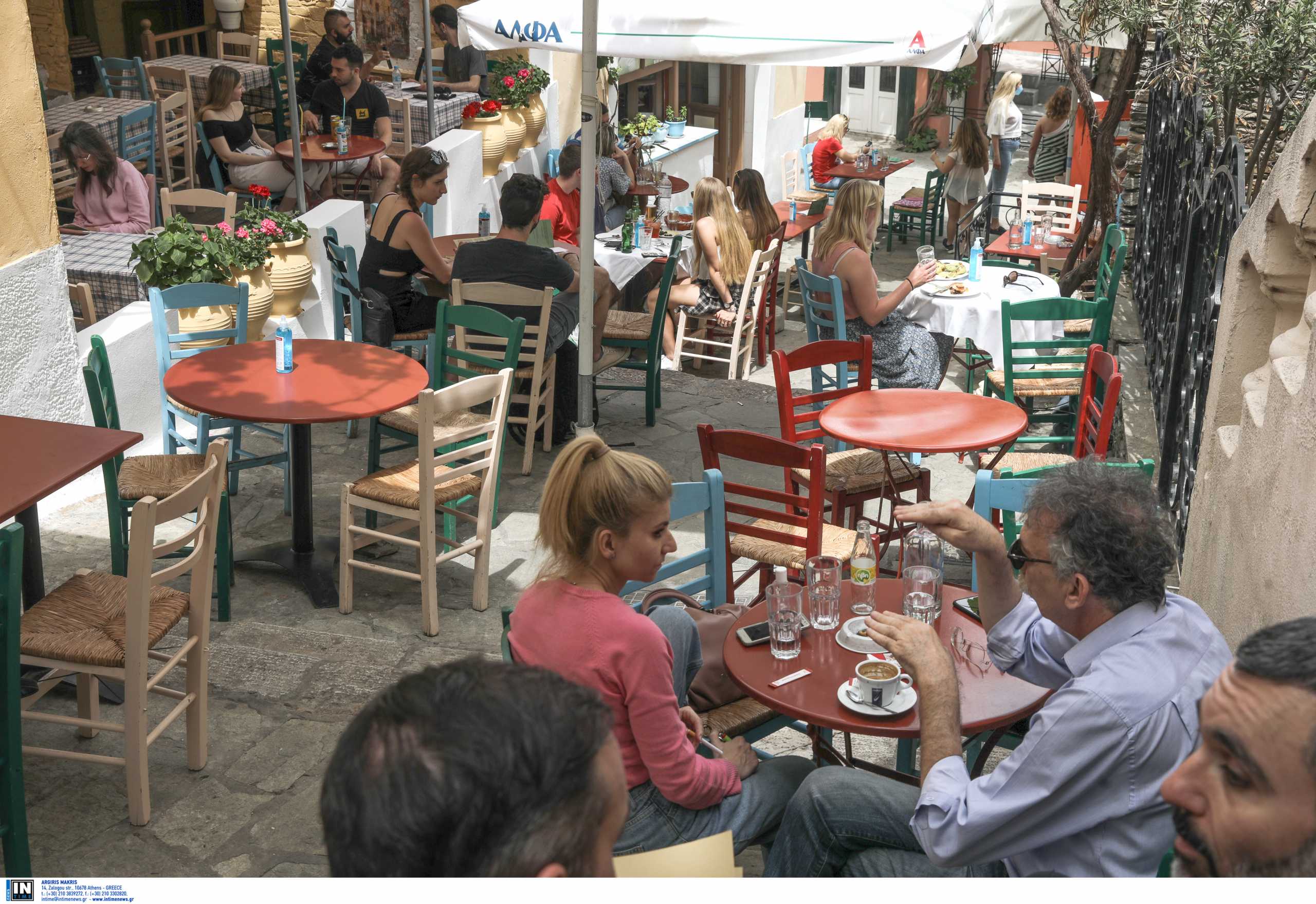 Προνόμια για εμβολιασμένους… ante portas – Σκέψεις ακόμη και για λοταρία και δώρα