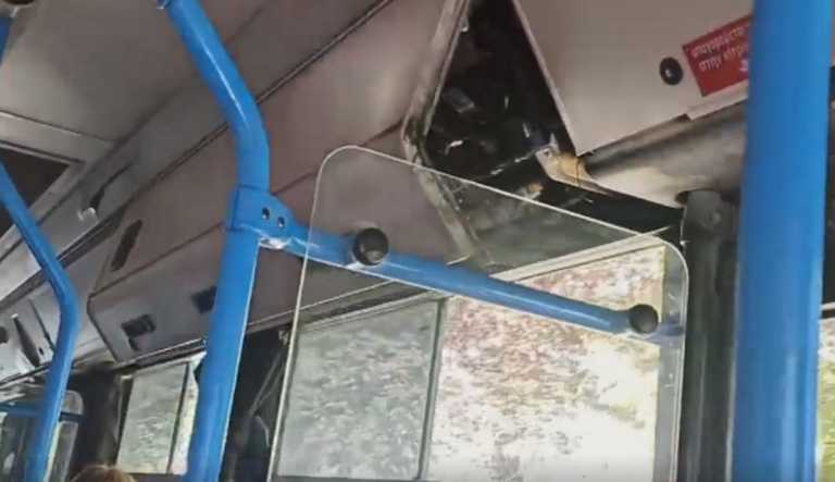 Θεσσαλονίκη: Μέσα στο λεωφορείο με τα χέρια πάνω στα κεφάλια τους – Νέες σκηνές απείρου κάλλους (video)