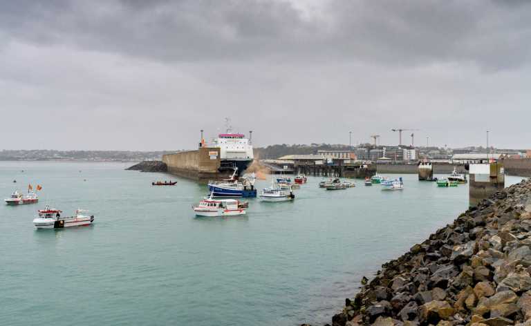 Νέα κόντρα Βρετανίας – Γαλλίας για την αλιεία: Αποχώρησαν γαλλικά αλιευτικά από το Τζέρσεϊ