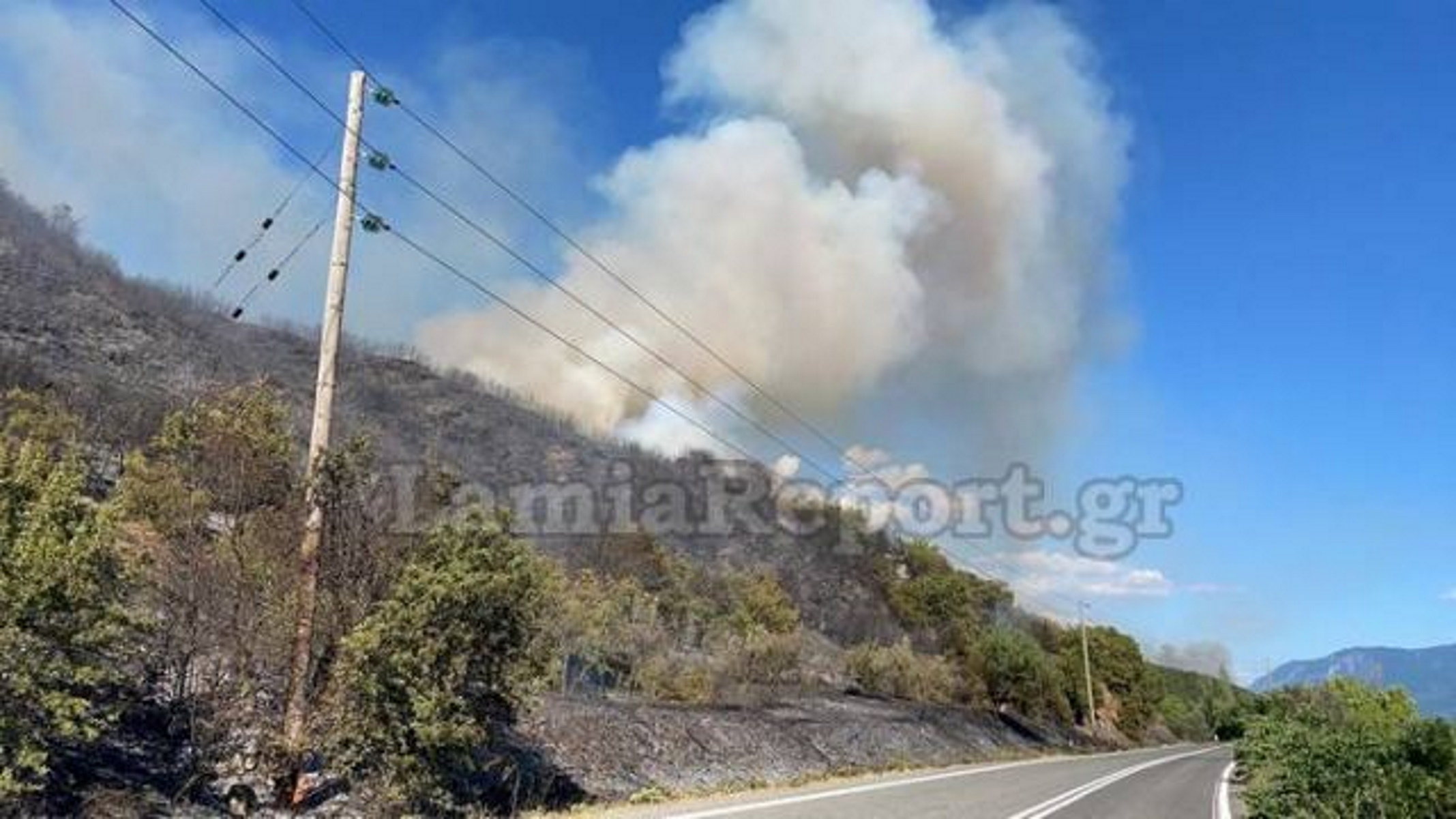 Φωτιά στη Μακρακώμη – Απειλούνται σπίτια – Έκλεισε ο δρόμος Λαμίας – Καρπενησίου (pics)