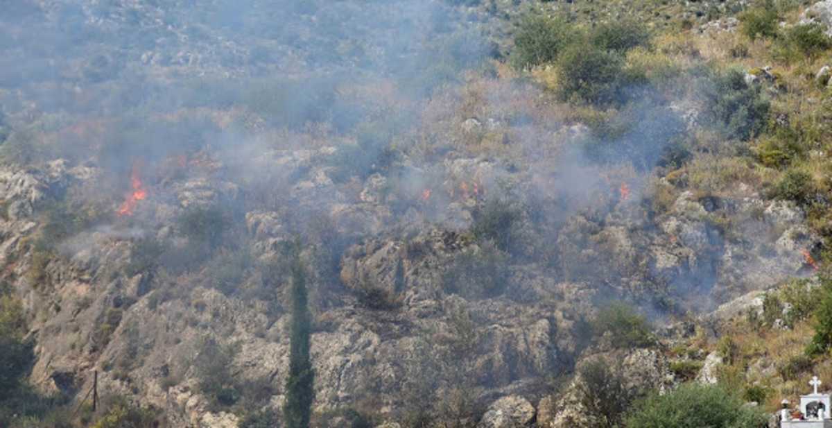 Φωτιά στο Ναύπλιο (video)