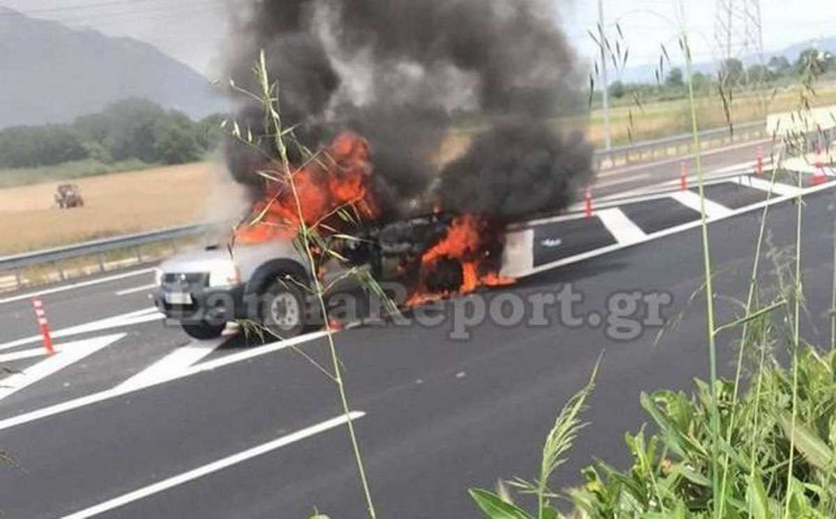 Λαμπάδιασε αυτοκίνητο στην Εθνική Οδό Αθηνών – Λαμίας (pics)