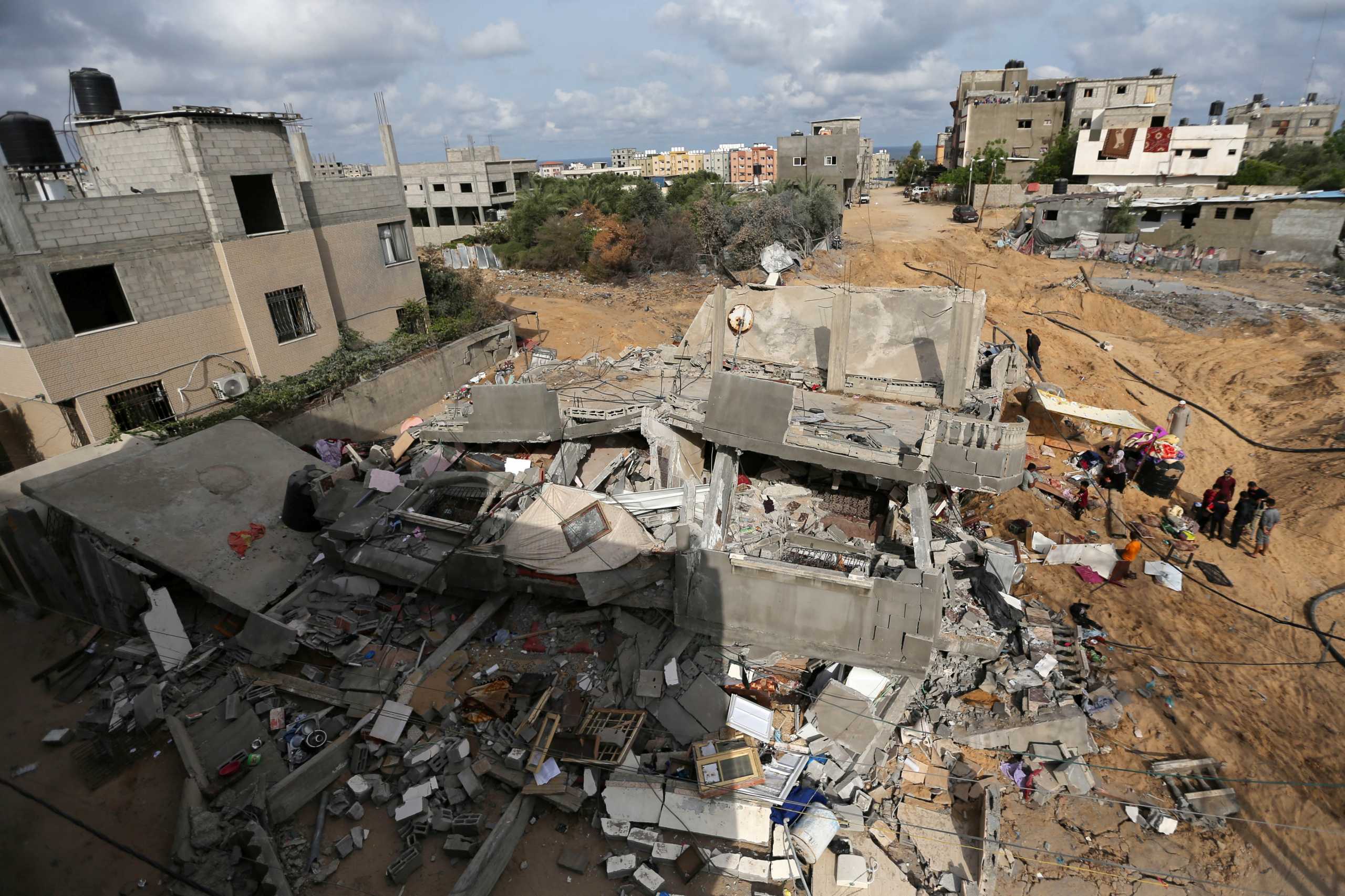 Palestinians gather after returning to their houses which were destroyed by Israeli strikes in the recent cross-border violence between Palestinian militants and Israel, following Israel-Hamas truce, in Gaza May 21, 2021. REUTERS