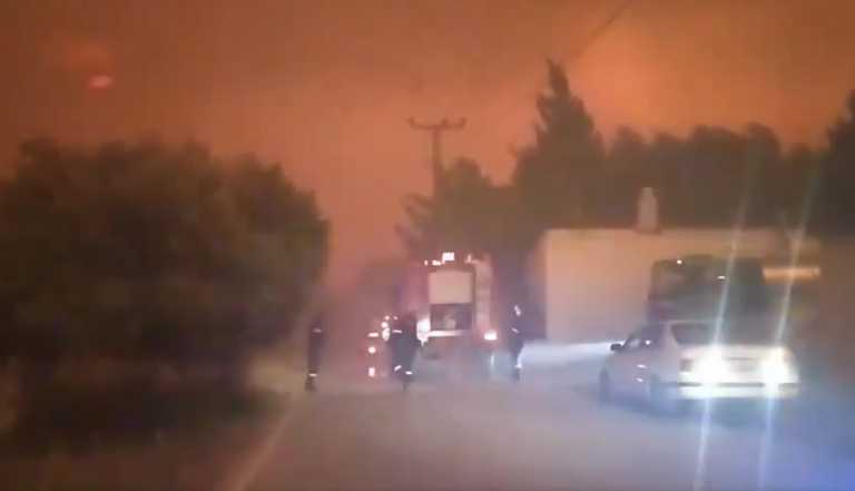 Φωτιά στα Γεράνεια Όρη: Οι στιγμές τρόμου για πυροσβέστες και πολίτες που περικυκλώθηκαν από τις φλόγες (video)
