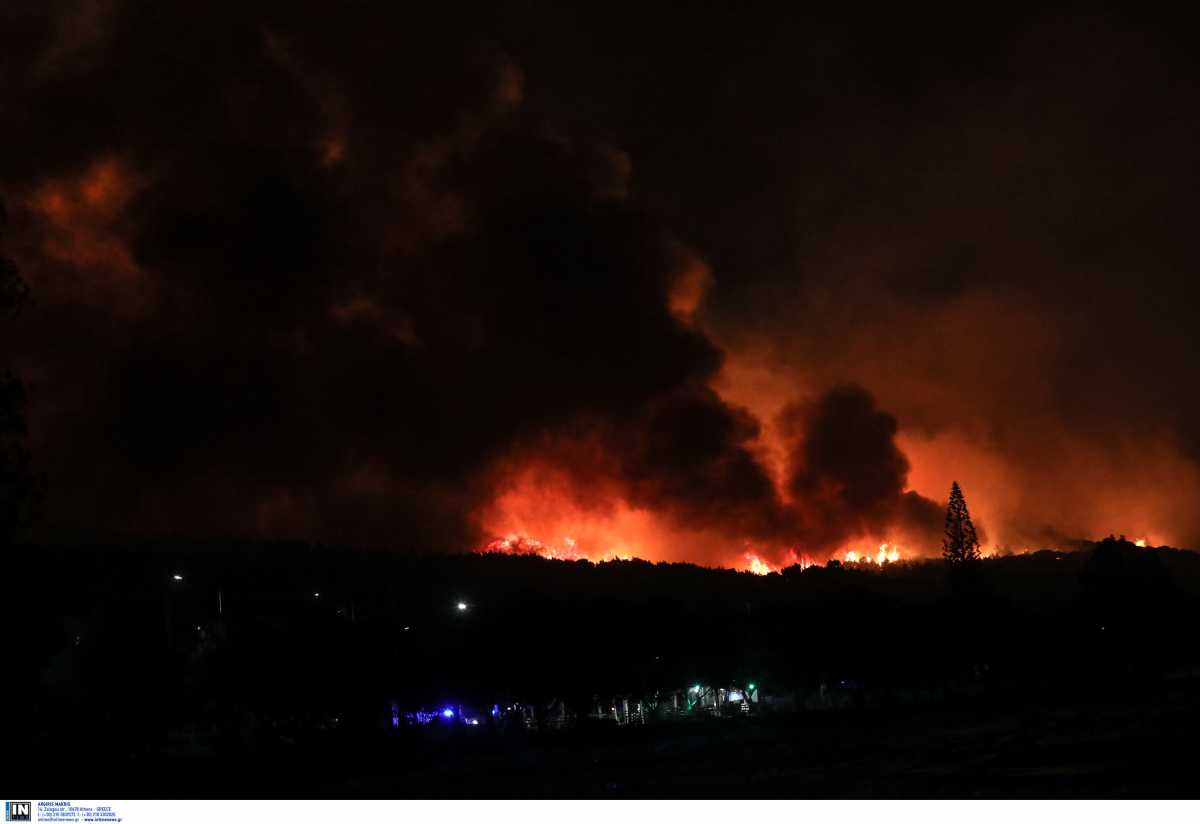 Φωτιά στο Σχίνο: Τεράστια η συνδρομή από την Περιφέρεια Αττικής