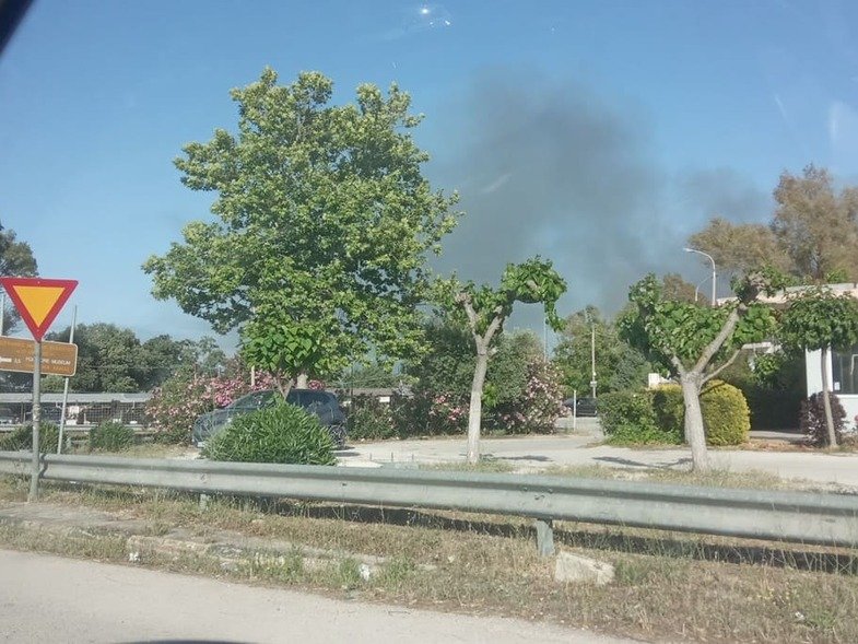 Αχαϊα: Επεισόδια σε γήπεδο και φωτιά από καπνογόνο – Η αστυνομία διέκοψε την κυκλοφορία (pics)