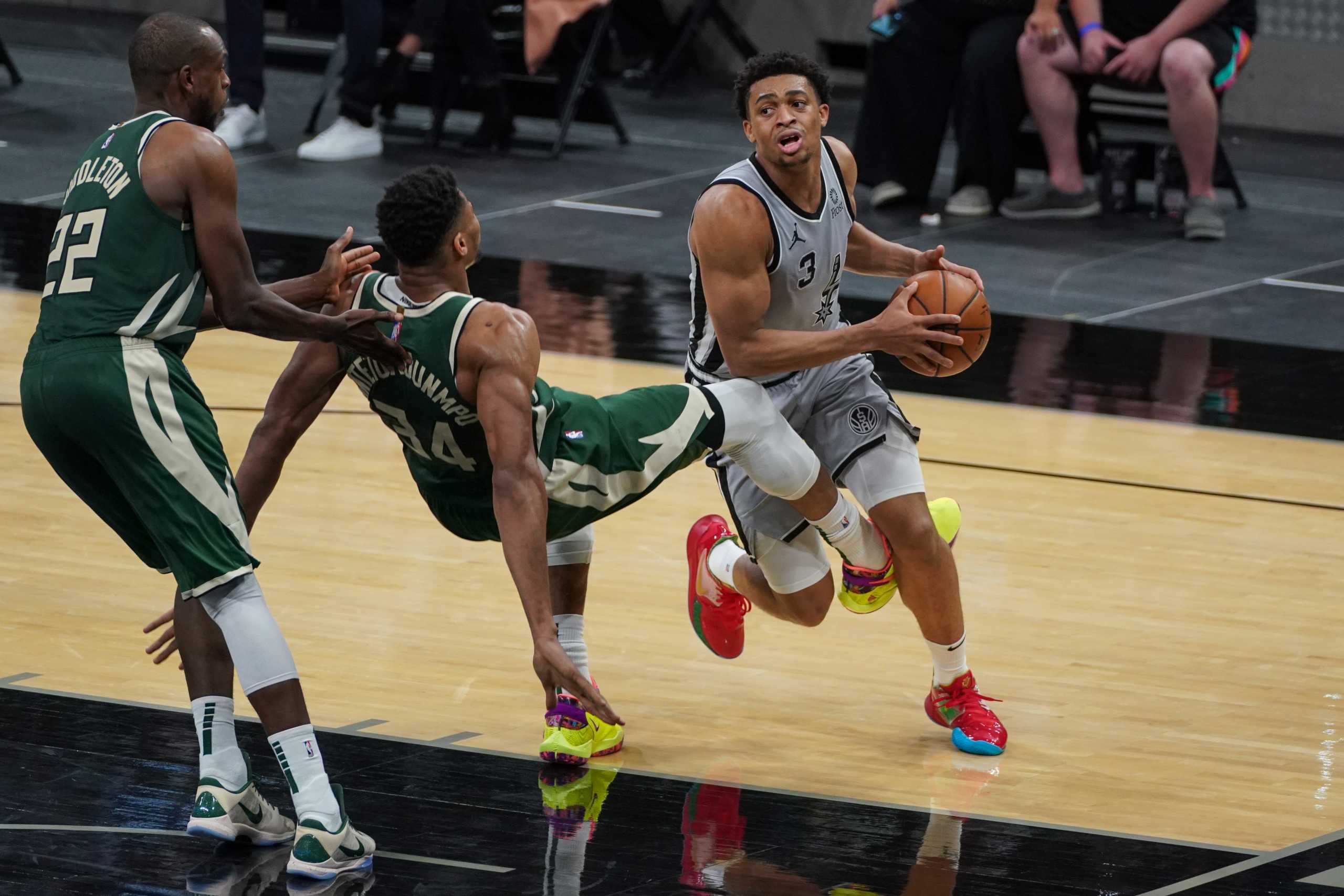 May 10, 2021; San Antonio, Texas, USA; Milwaukee Bucks forward Giannis Antetokounmpo (34) takes a charge from San Antonio Spurs forward Keldon Johnson (3) in the second half at the AT&T Center. Mandatory Credit: Daniel Dunn-USA TODAY Sports