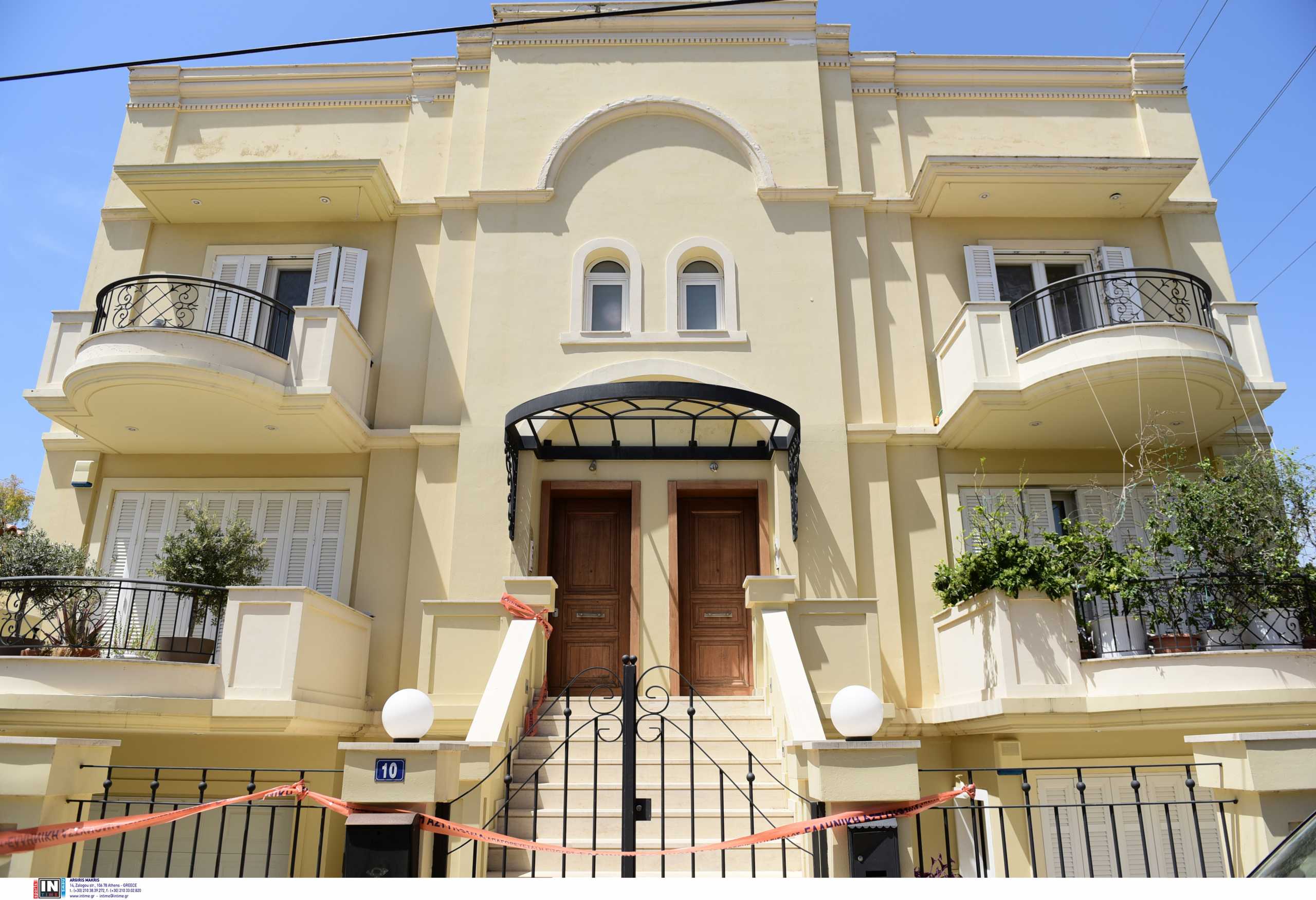 Γλυκά Νερά: Καρέ – καρέ τι αντίκρισαν οι αστυνομικοί μέσα στη μεζονέτα