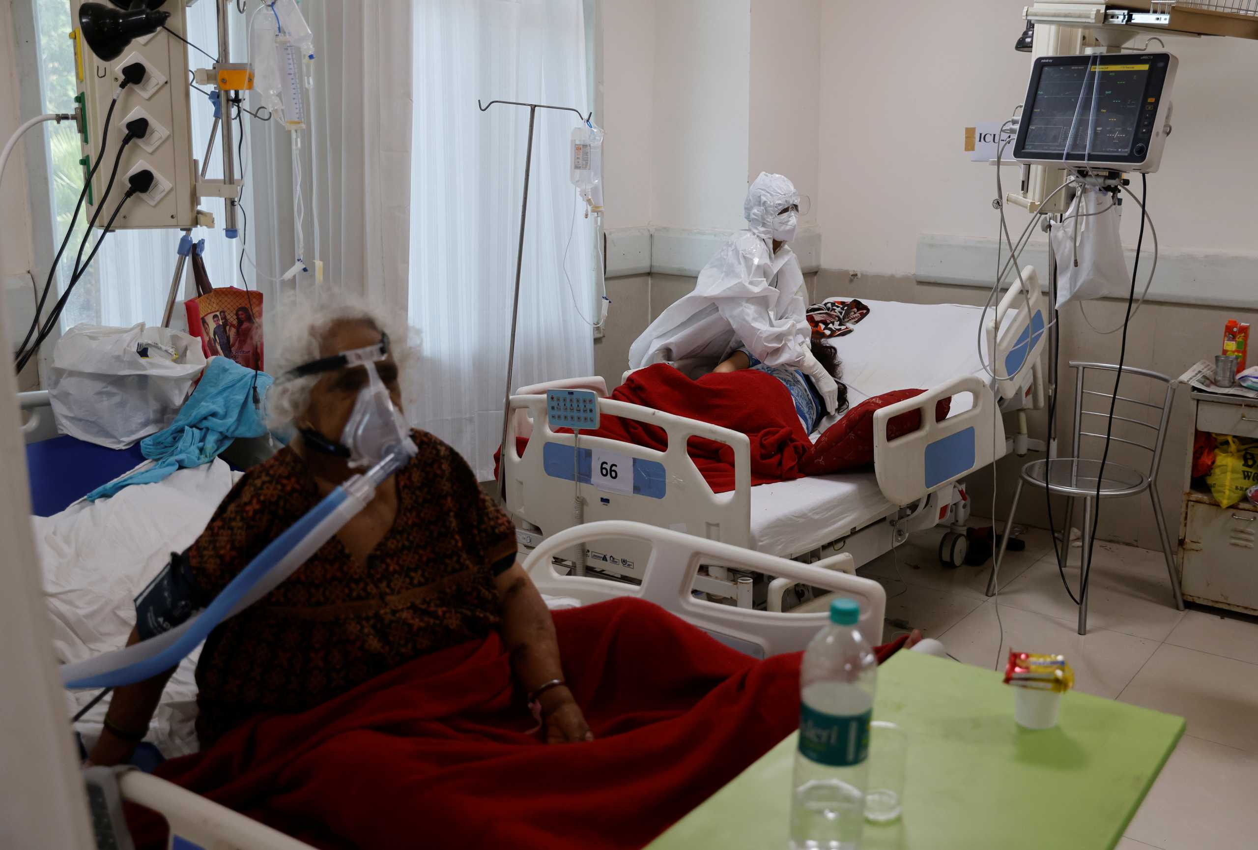 A medical worker takes care of a patient suffering from the coronavirus disease (COVID-19), inside the Intensive Care Unit (ICU) ward at the Government Institute of Medical Sciences (GIMS) hospital, in Greater Noida on the outskirts of New Delhi, India, May 21, 2021. REUTERS