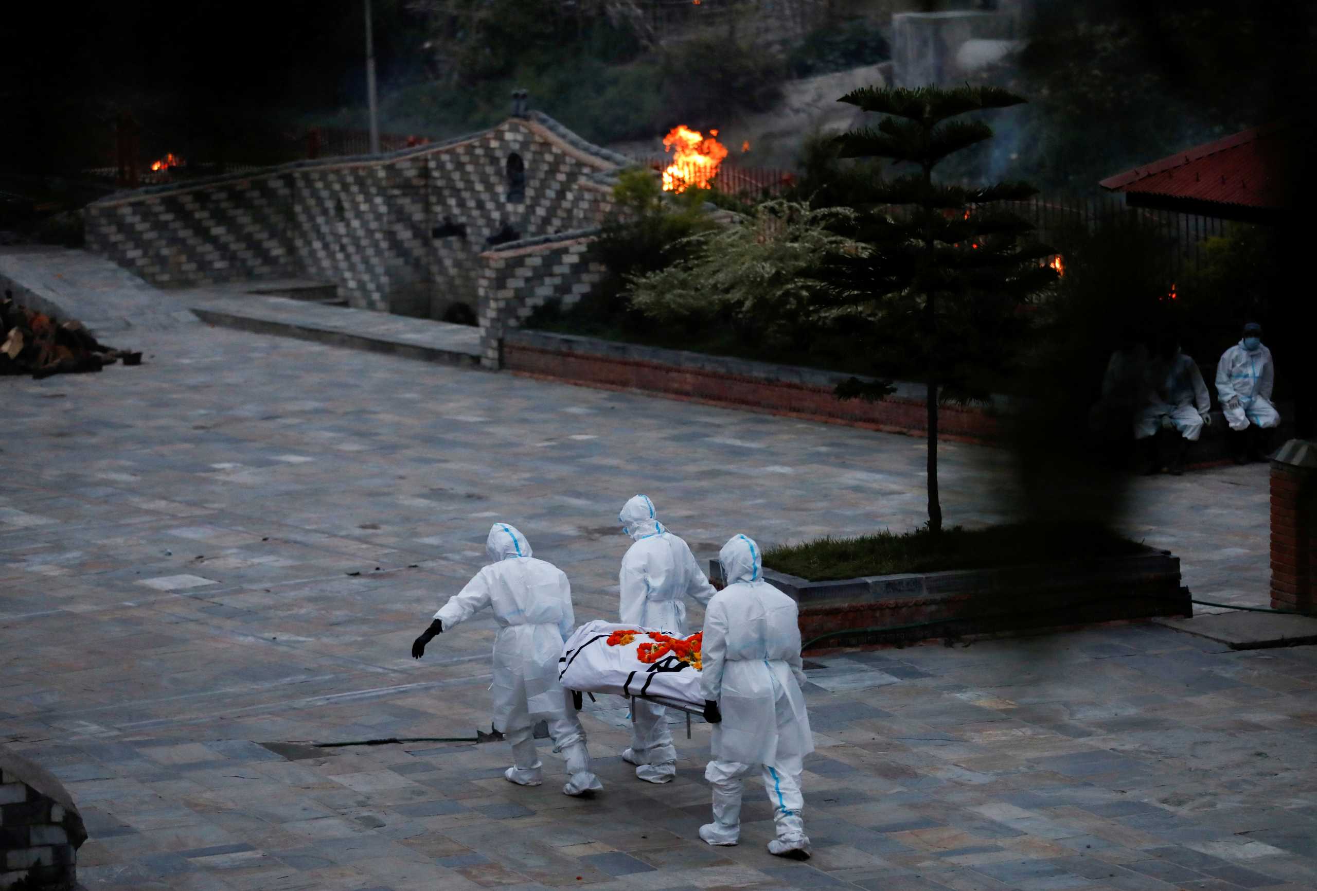 Ταϊλάνδη: Με κοντέινερ μεταφέρονται οι σοροί των θυμάτων κορονοϊού